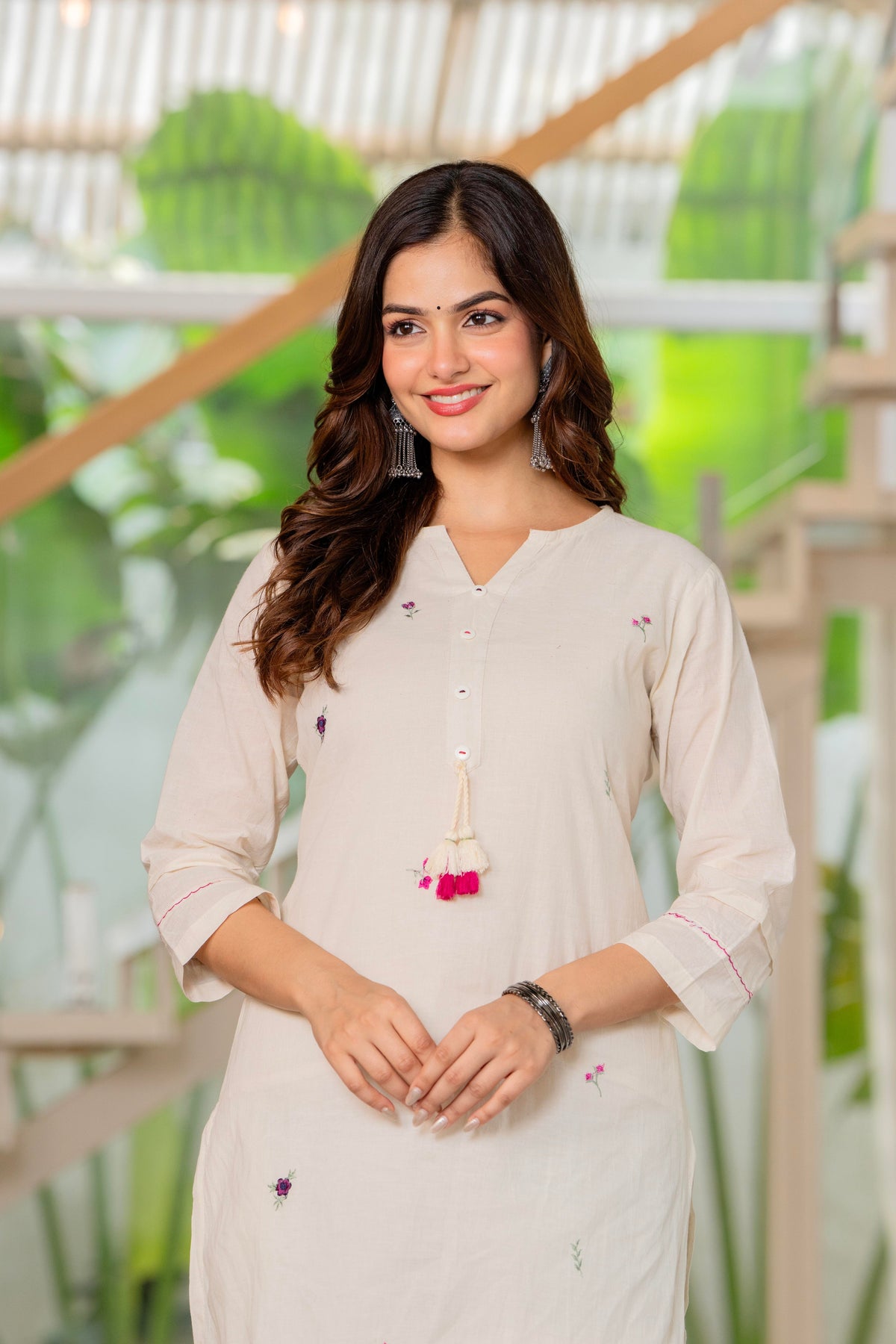 Women Trendy Embroidred Cotton White Kurta With Pant
