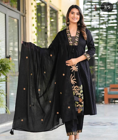 Women Attractive Embroidred Cotton Black Kurta With Pant and Dupatta