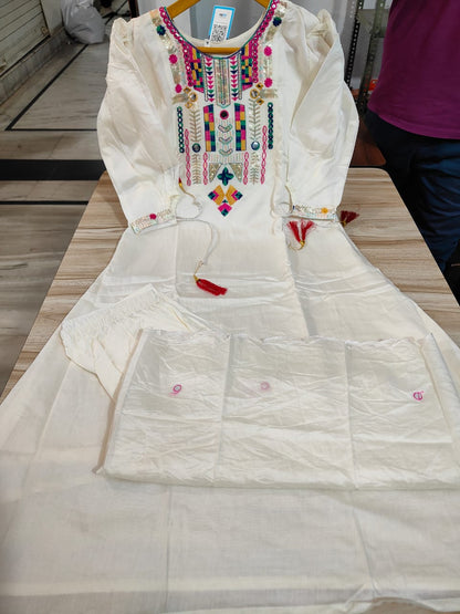 Women Beautiful Embroidred Chinon Silk White Kurta With Pant and Dupatta