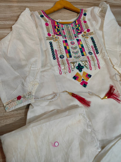 Women Beautiful Embroidred Chinon Silk White Kurta With Pant and Dupatta