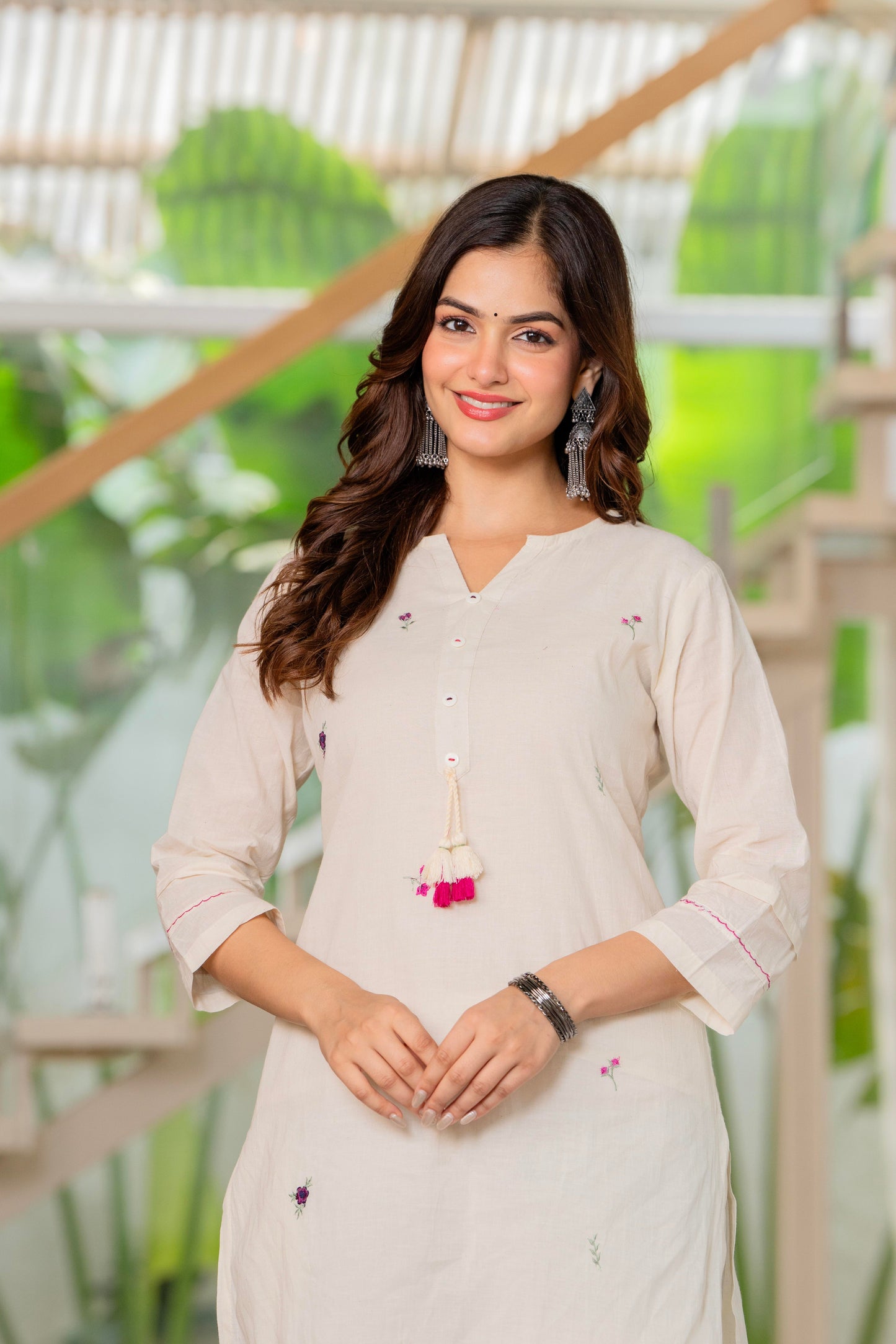 Women Trendy Embroidred Cotton White Kurta With Pant