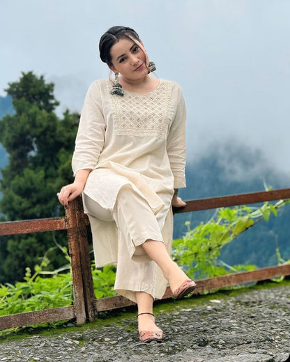 Women Casual Wear Embroidred Cotton White Kurta With Pant