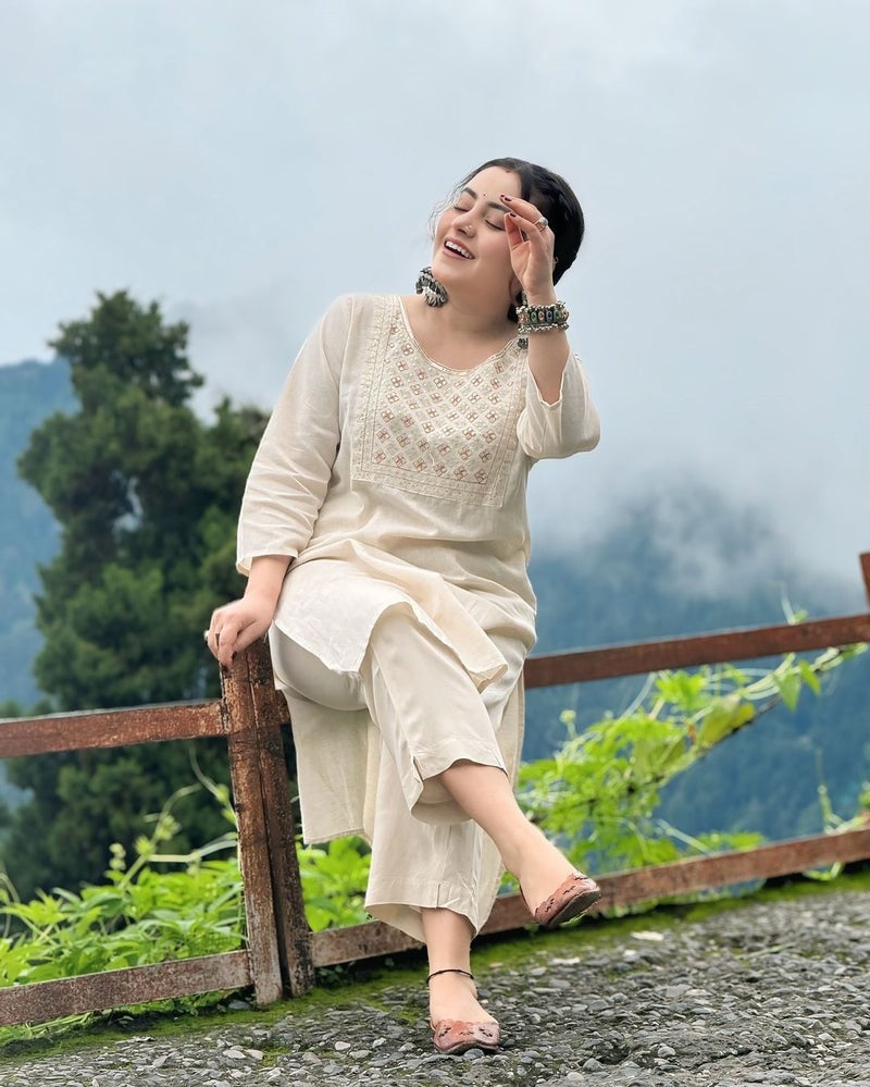 Women Casual Wear Embroidred Cotton White Kurta With Pant