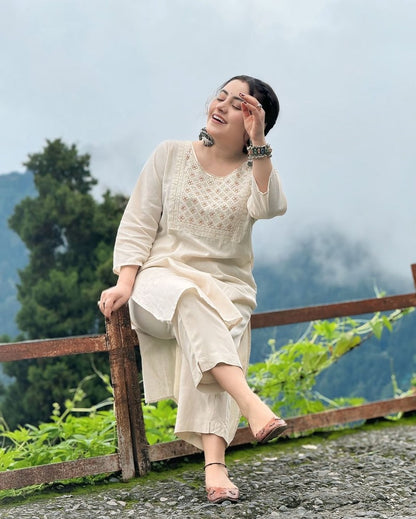 Women Casual Wear Embroidred Cotton White Kurta With Pant
