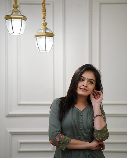 Green Embroidery Cotton Kurta And Pant Set For Women